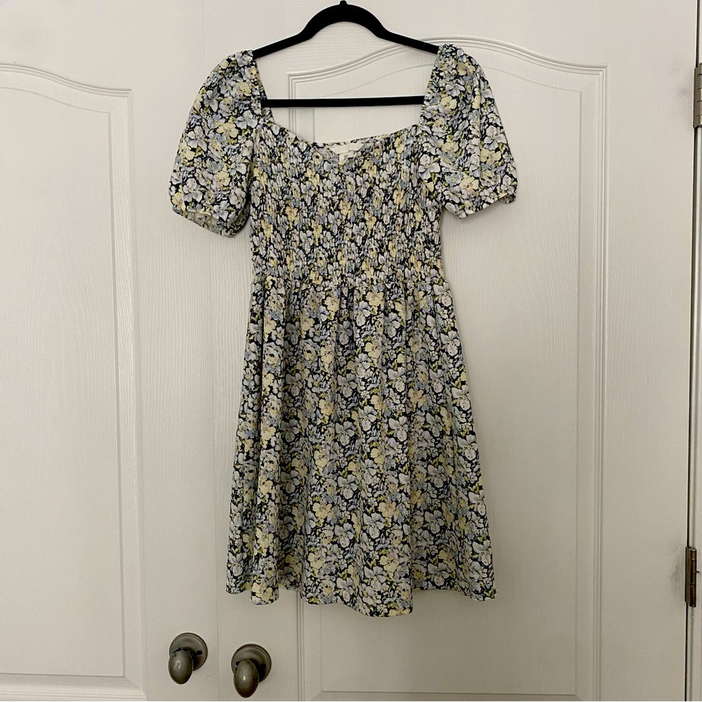 Like new H&M summer dress/ off shoulder/ floral print